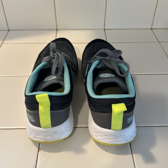 New Balance Fresh Foam Arishi Gray Mesh Women's Running Shoes Sz 9 - Picture 2 of 9